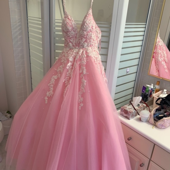 MoriLee Madeline Gardner pink prom dress, only worn once for my grad & photos - Picture 3 of 7